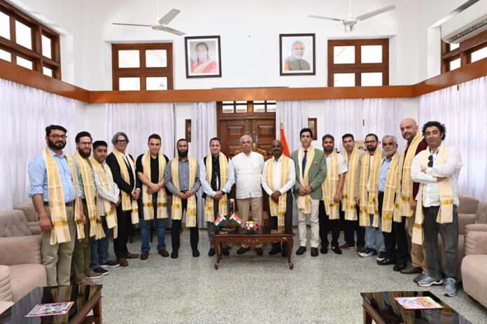 Kerala Governor Rajendra Vishwanath Arlekar with journalists from Kashmir Valley.