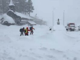 Six skiers rescued from avalanche in California, 9 still missing
