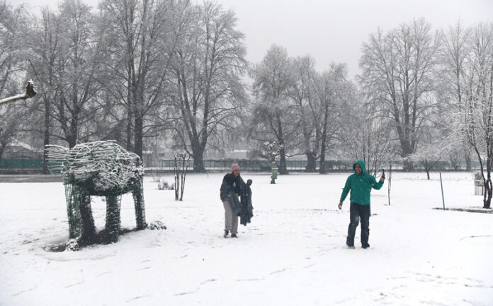 A view of snow-clad Pahalgam town in Kashmir. —Excelsior/Sajad Dar