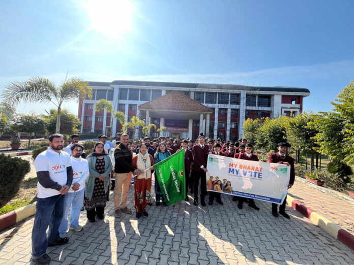 Dignitaries, volunteers and school management posing during the programme.