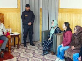 LG Kavinder Gupta interacting with a delegation in Leh.