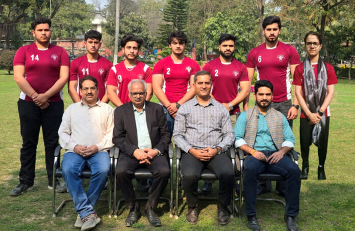 Powerlifters posing along with college management. Powerlifters posing along with college management.