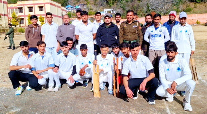 Players along with dignitaries posing for a photograph.