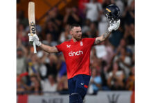 Jofra, Jacks power England to sensational win after Salt’s 62 Phil Salt raising his bat after scoring 62 runs against Sri Lanka at Pallekele on Sunday.