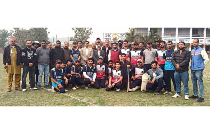 Winning team posing along with dignitaries.Winning team posing along with dignitaries. Winning team posing along with dignitaries.