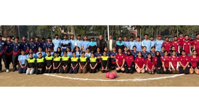 Players posing along with dignitaries. Players posing along with dignitaries.