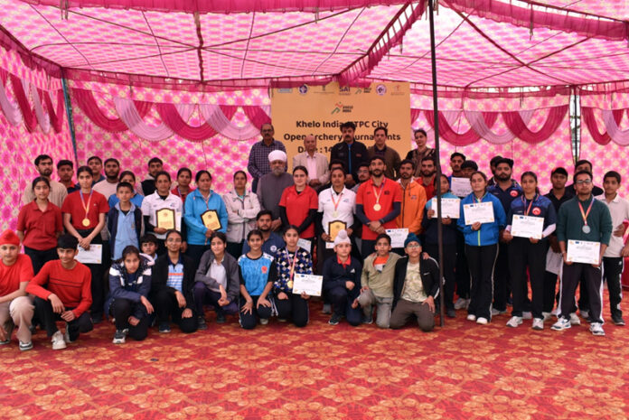 Medal winners posing along with dignitaries.