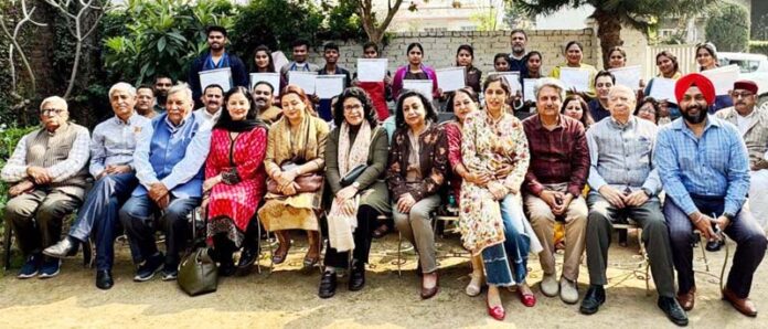 Vandana Bindu Manchanda posing along with others during a workshop in Jammu. Vandana Bindu Manchanda posing along with others during a workshop in Jammu.