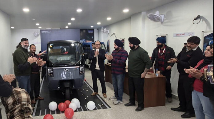 Swatantar Aggarwal, Chairman of Aggarwal Group launching new Mahindra’s UDO in Jammu.