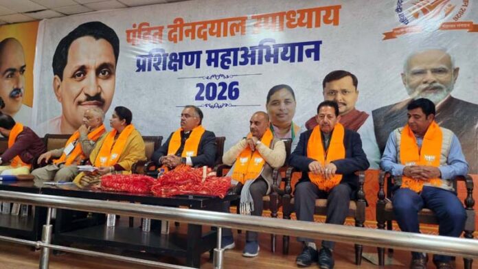 Tarun Chugh, BJP national general secretary and prabhari J&K along with others attending a workshop in Jammu.