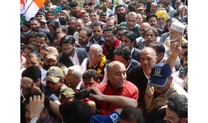 Cong leaders and workers taking out massive protest march to LG’s house in Jammu on Saturday. -Excelsior/Rakesh Cong leaders and workers taking out massive protest march to LG’s house in Jammu on Saturday. -Excelsior/Rakesh