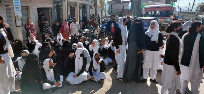 ANMT School students staging protest at Rajouri on Friday. -Excelsior/Imran ANMT School students staging protest at Rajouri on Friday. -Excelsior/Imran