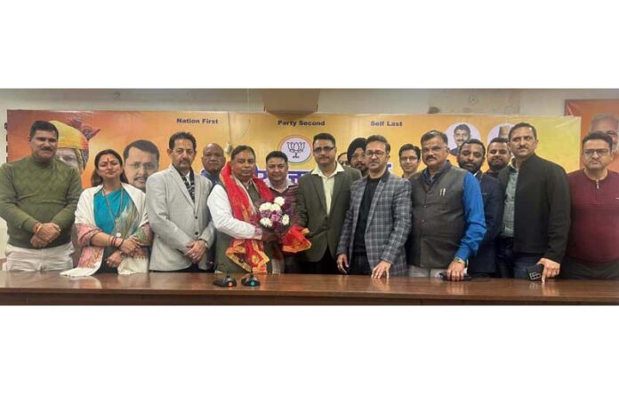 Delegation of Professional Cell, during meeting with Sat Sharma at Jammu on Wednesday.