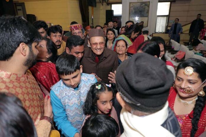 Dr Karan Singh with the participants of ‘Mel Milap’ by Dogra Welfare Association at Delhi NCR.
