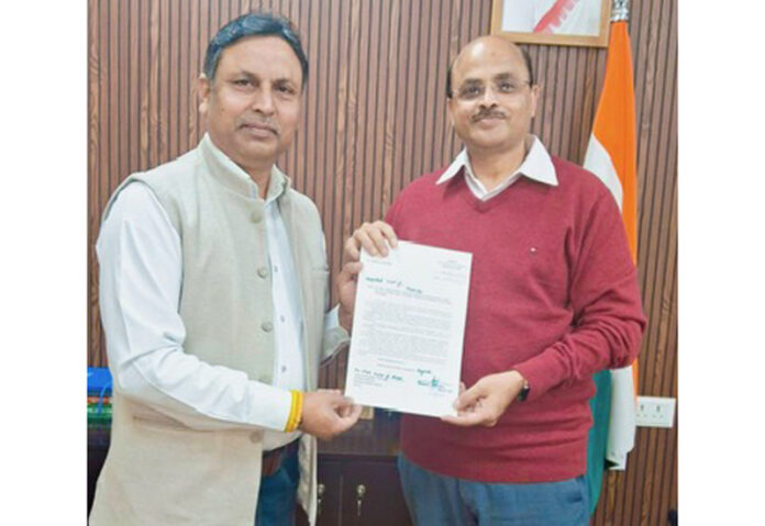 MLA Kathua, Dr Bharat Bhushan during a meeting with DRM, Northern Railway Division, Jammu, Vivek Kumar on Tuesday. MLA Kathua, Dr Bharat Bhushan during a meeting with DRM, Northern Railway Division, Jammu, Vivek Kumar on Tuesday.