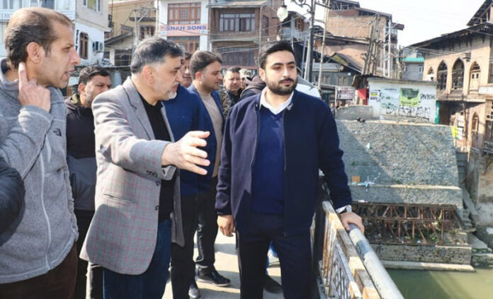 DC Srinagar during visit to Shahr-e-Khaas area on Tuesday.