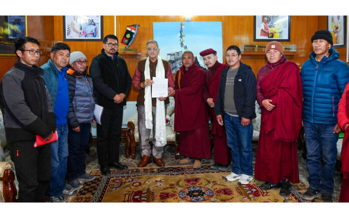 LG Kavinder Gupta interacting with a delegation in Leh. LG Kavinder Gupta interacting with a delegation in Leh.
