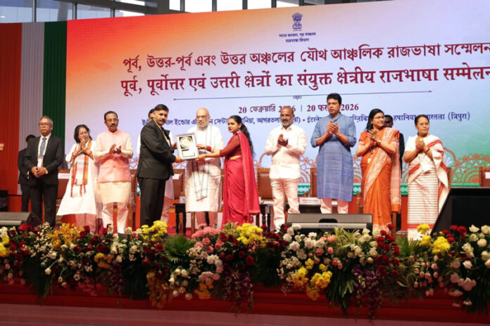 Union Home Minister Amit Shah presenting an award to Vishesh Kumar Srivastava (CGM) and Pooja Devi, Manager, PNB.