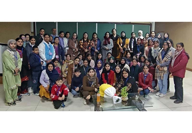 Girls from Doda visit IIT Jammu under ‘Beti Bachao Beti Padhao’ program ...