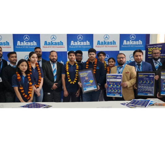 Toppers of AESL posing for a group photograph in Udhampur.