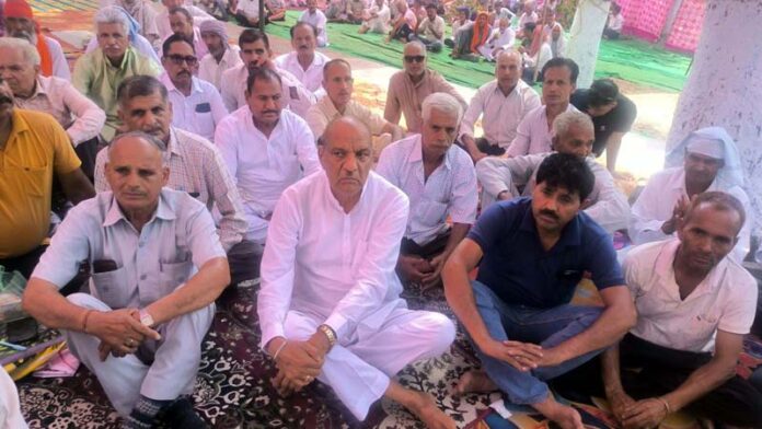 Devotees during Nirvan Divas function of Sant Kabir Dass ji Maharaj in Jammu.