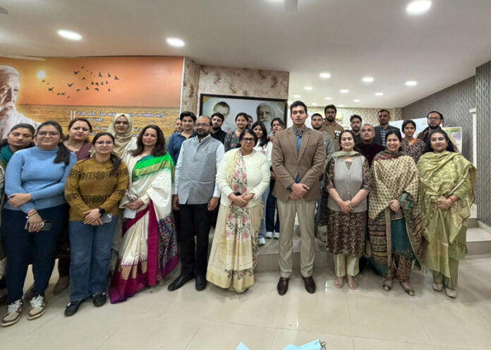 Faculty members and guests posing together during inauguration of book reading series ‘KITAB-dar-KITAB’ at JU. Faculty members and guests posing together during inauguration of book reading series ‘KITAB-dar-KITAB’ at JU.