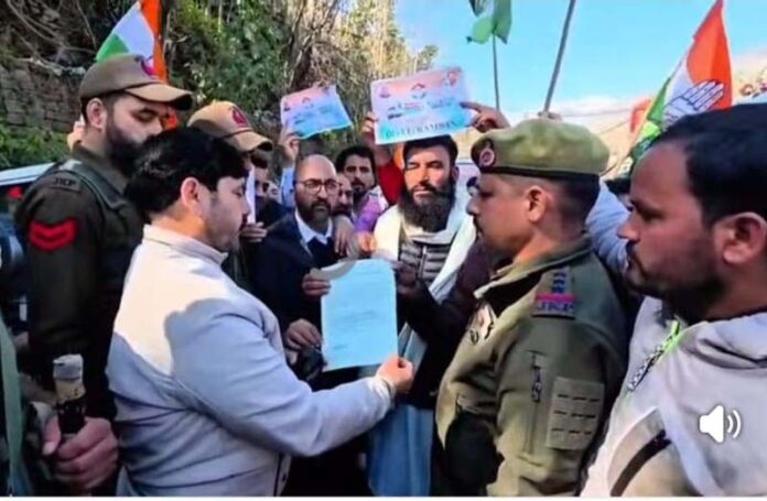 Congress activists and leaders being stopped by Police during protest march at Ramban.