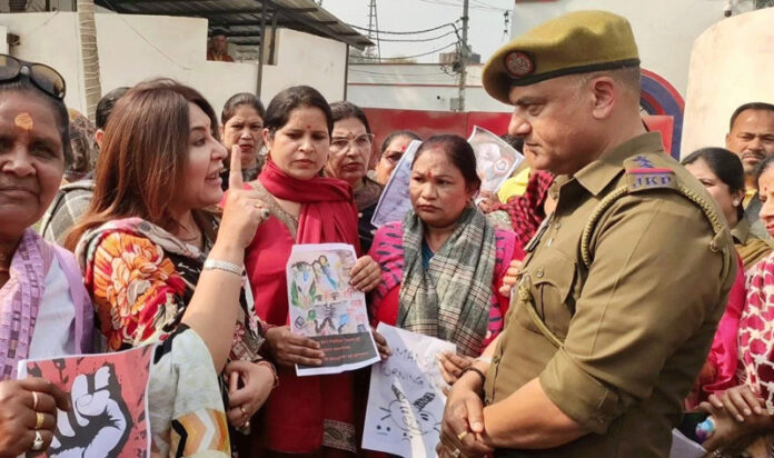 Ritika Trehan interacting with SHO Bishnah during her protest in Bishnah.