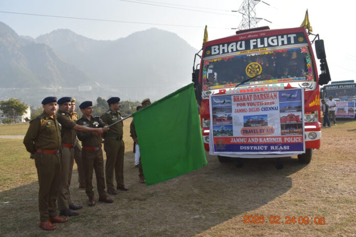 SSP Reasi and others flagging off group of students for Bharat Darshan Tour.