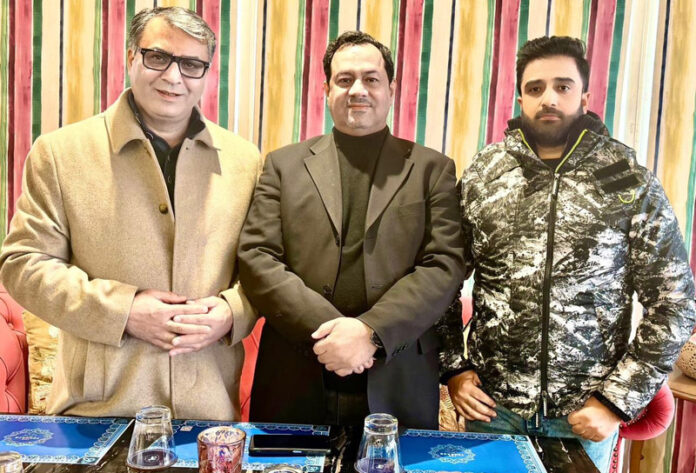 KCC&I delegation posing along with Dr Abdulhasan Aldairi, Chairman of the Bahrain SMEs Society in Srinagar. KCC&I delegation posing along with Dr Abdulhasan Aldairi, Chairman of the Bahrain SMEs Society in Srinagar.