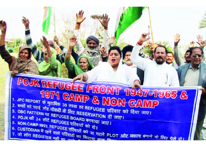 PoJK refugees protesting at Jammu on Monday. —Excelsior/Rakesh