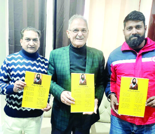 LG Ladakh, Kavinder Gupta releasing Balbir Ram’s Hindi poem ‘Begumpura Ki Paribhasha’ at Jammu on Sunday.