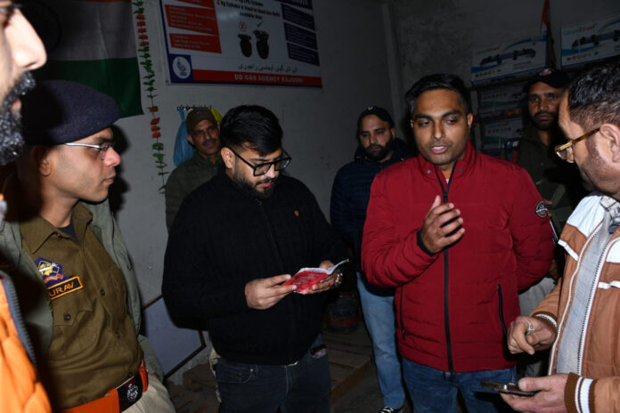 DC Rajouri conducts surprise inspection_ 35 domestic LPG cylinders seized for violations