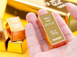 Gold futures decline  Rs 2,225 to Rs 1.56 lakh/10g