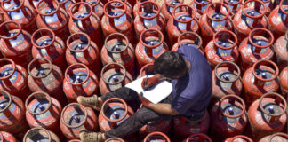 Govt Bars Piped Cooking Gas Users From Holding LPG Connections, PNG Rollout To Be Fast-Tracked