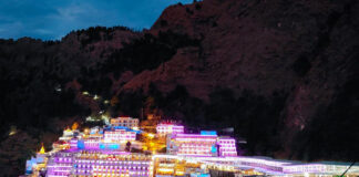 31K Vaishno Devi Pilgrims Brave Inclement Weather To Visit Cave Shrine