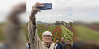 Omar Abdullah Throws Open Asia’s Largest Tulip Garden In Srinagar For Visitors