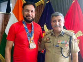 DIG Jammu-Samba-Kathua Range, Shiv Kumar Sharma honouring International Master Athlete Surjit Choudhary.