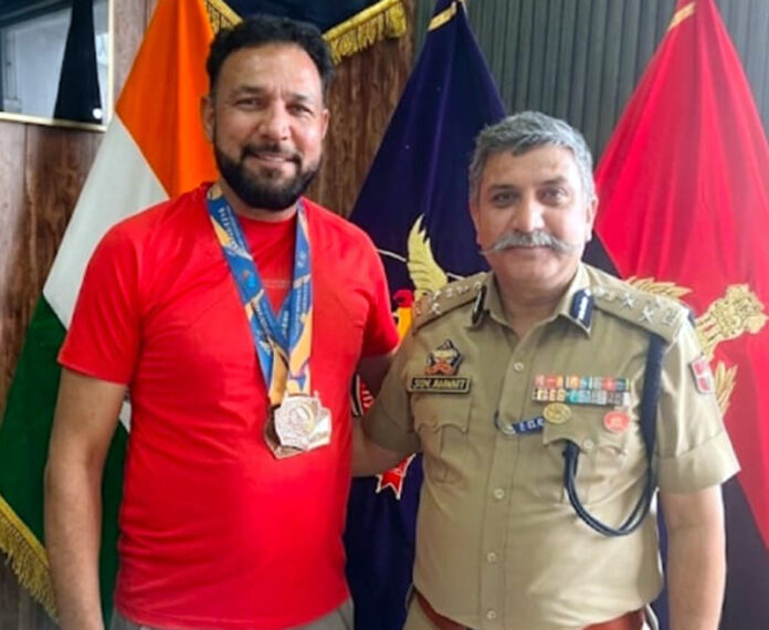 DIG Jammu-Samba-Kathua Range, Shiv Kumar Sharma honouring International Master Athlete Surjit Choudhary.