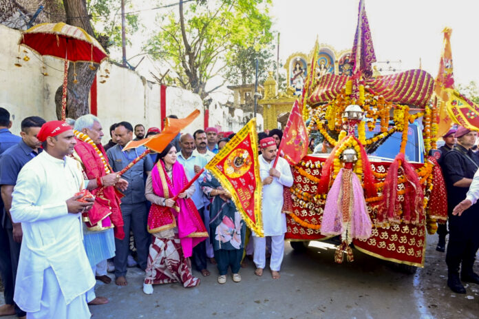 LG Sinha Flags Off Vaishno Devi Chhadi Yatra From Kol Kandoli Temple In Jammu
