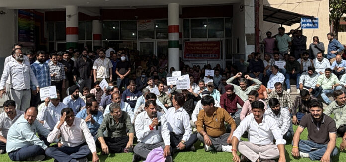 Health and Medical Education employees protesting outside Government Medical College in Jammu on Wednesday. -Excelsior/Rakesh