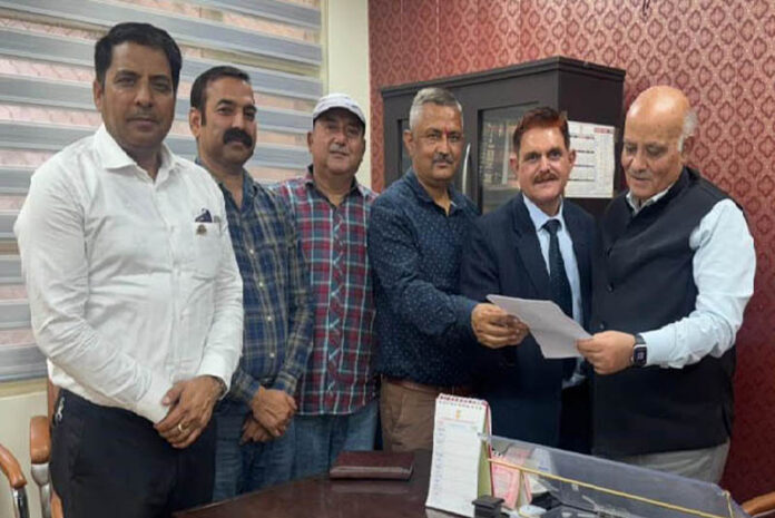 Members of Private Schools Association submitting memorandum to FFRC Chairperson.