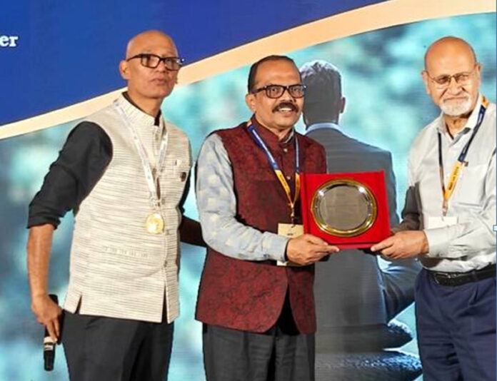 Prof Chandrasekar receiving ISTD Best Member award.