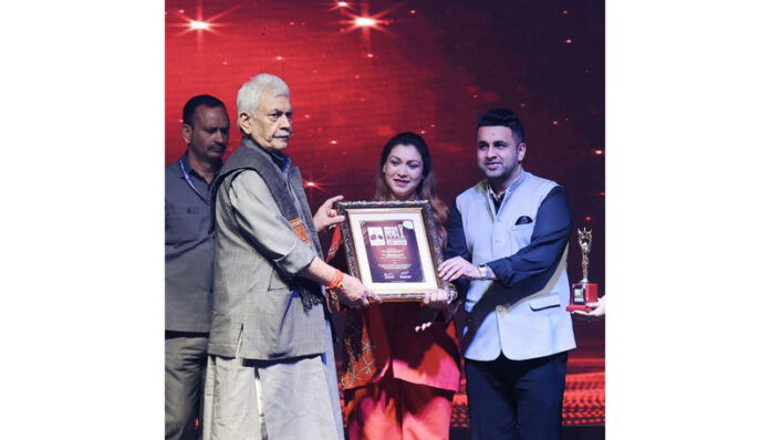 LG Manoj Sinha presenting an award to Mulkh Raj Ashok Kumar Jewellers in Jammu on Saturday.