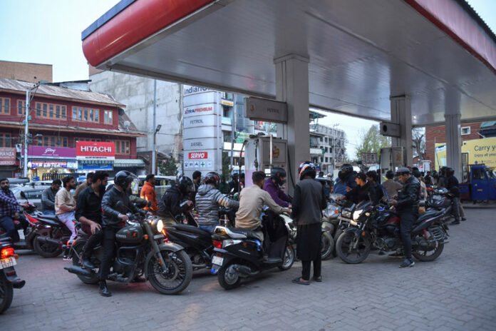 Scene at petrol station in Srinagar on Wednesday. -Excelsior/Shakeel