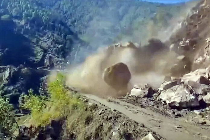 Massive landslide in Himachal's Mandi; nine houses evacuated