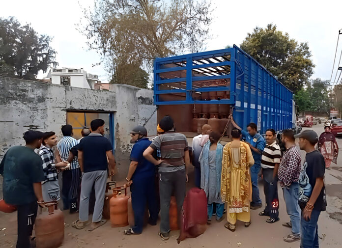 People waiting for LPG cylinders supply at an outlet in Jammu on Wednesday. -Excelsior/Rakesh