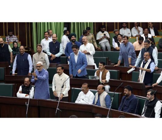 BJP MLAs raising the issues of daily wagers and migrants in the Assembly on Monday. -Excelsior/Rakesh