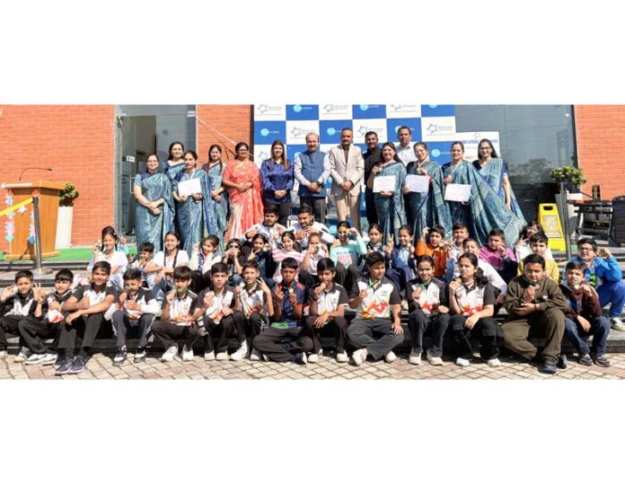Winners alongwith dignitaries posing with certificates during prize distribution ceremony.