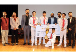Students of APS Ratnuchak posing along with trophy and cheque during prize distribution ceremony.